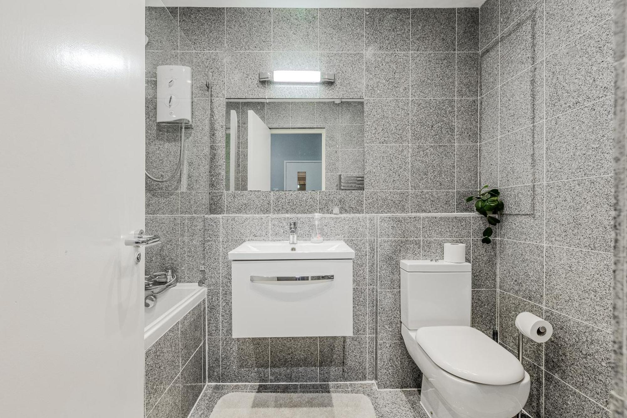 Stunning Central 2Br Flat Btw Soho & Covent Garden Λονδίνο Εξωτερικό φωτογραφία