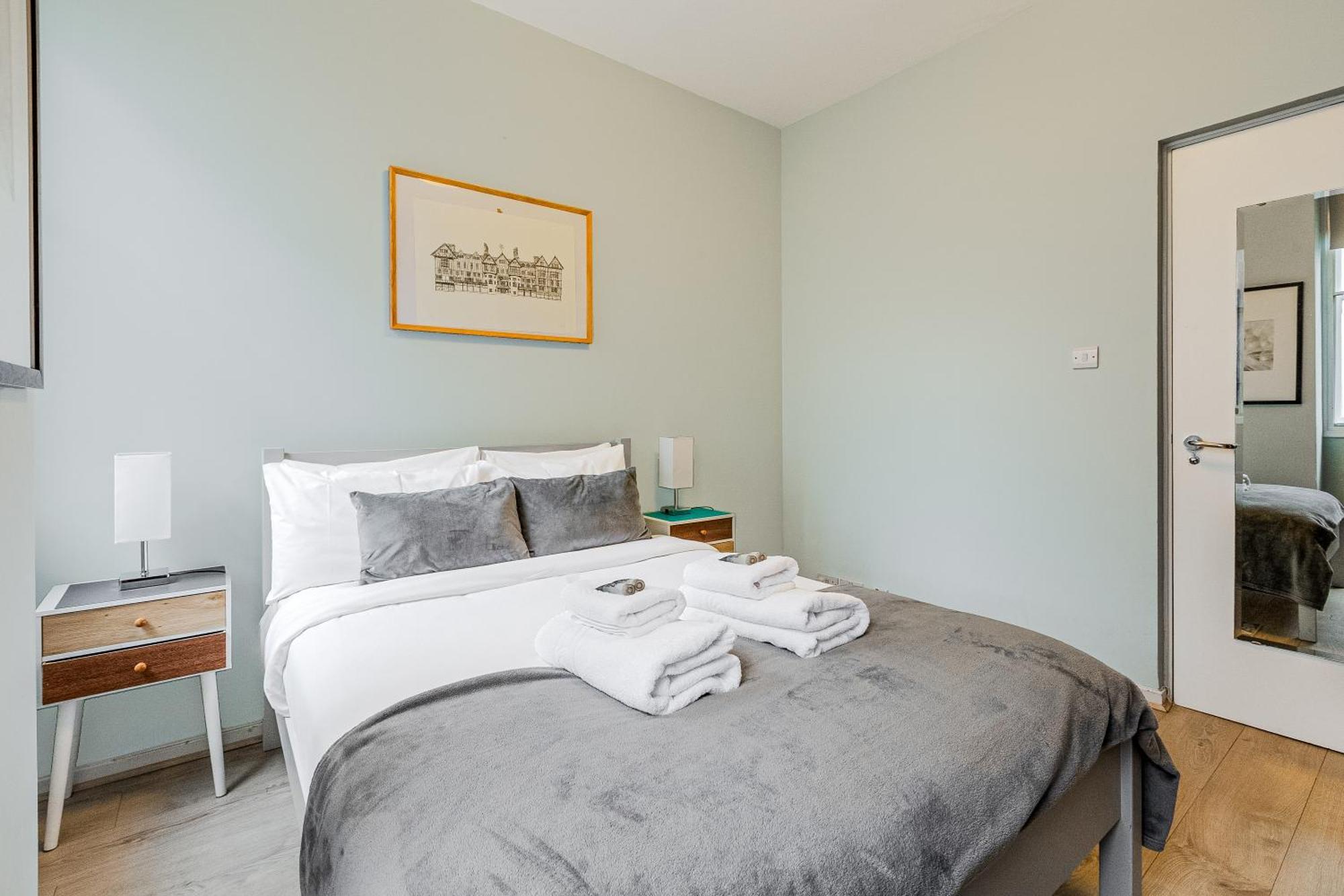 Stunning Central 2Br Flat Btw Soho & Covent Garden Λονδίνο Εξωτερικό φωτογραφία