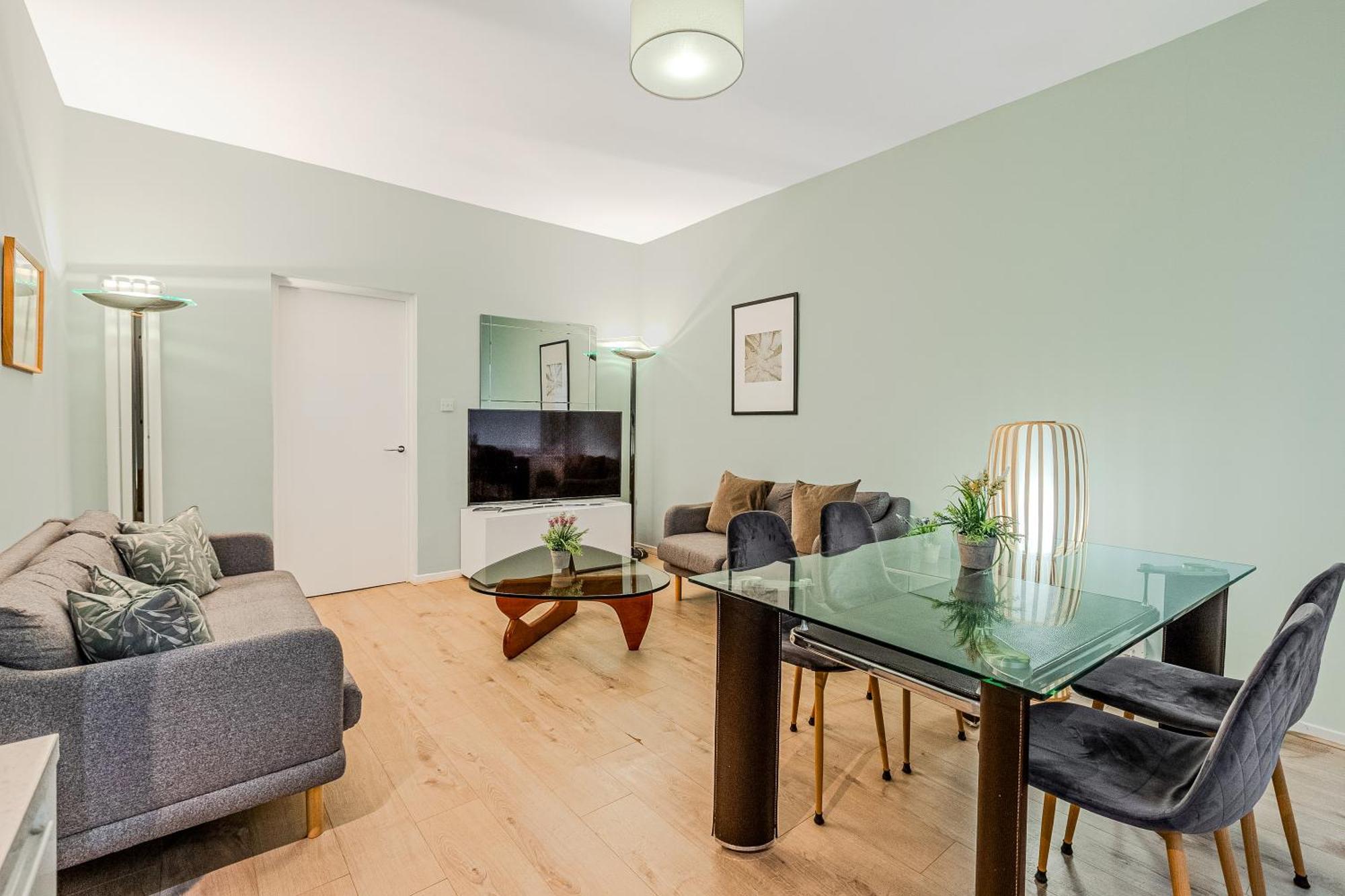 Stunning Central 2Br Flat Btw Soho & Covent Garden Λονδίνο Εξωτερικό φωτογραφία