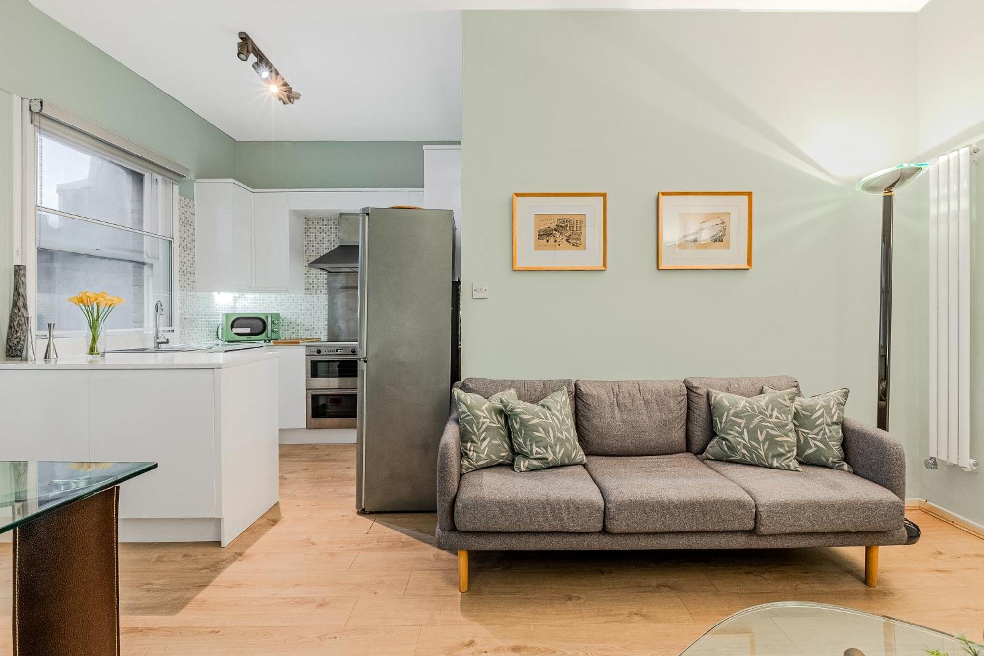 Stunning Central 2Br Flat Btw Soho & Covent Garden Λονδίνο Εξωτερικό φωτογραφία